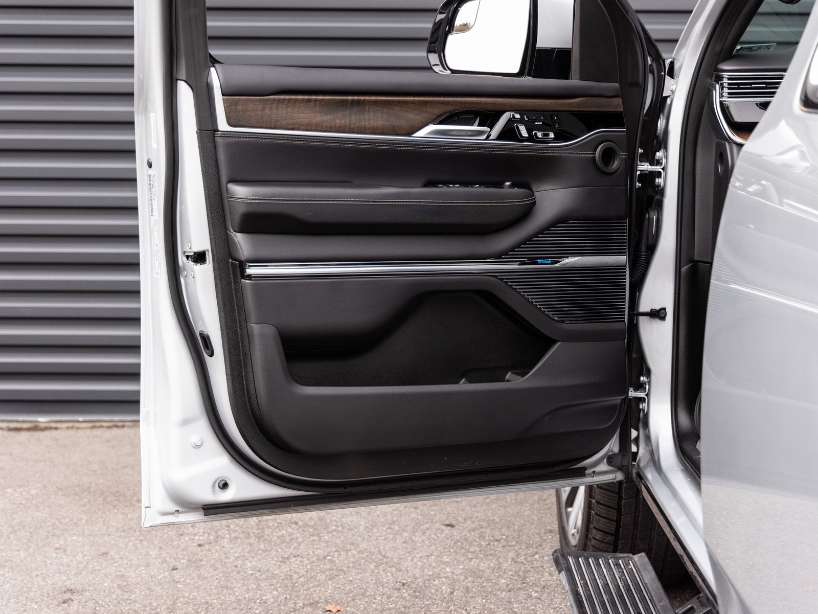 2022 Jeep Grand Wagoneer Series II