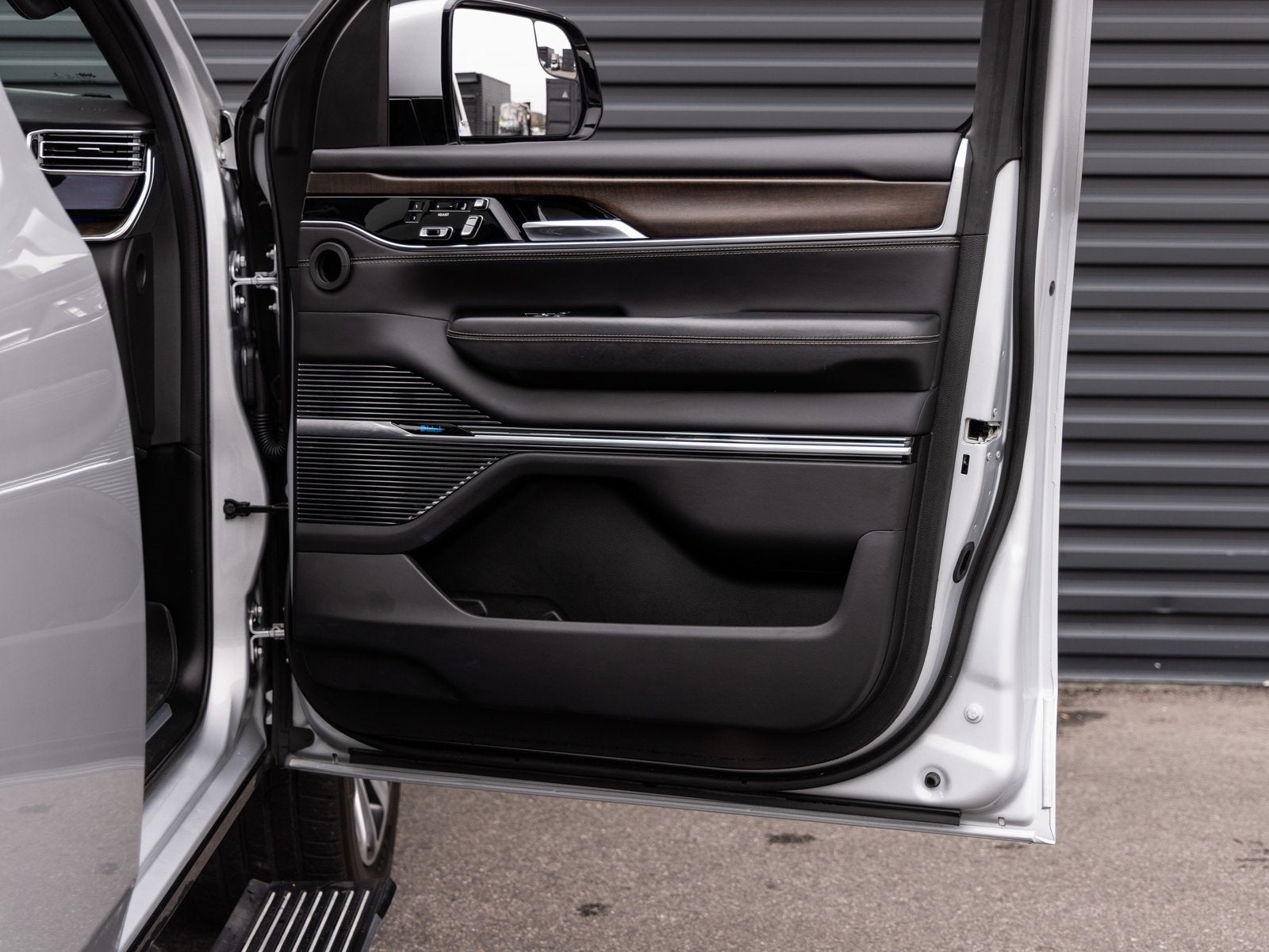 2022 Jeep Grand Wagoneer Series II