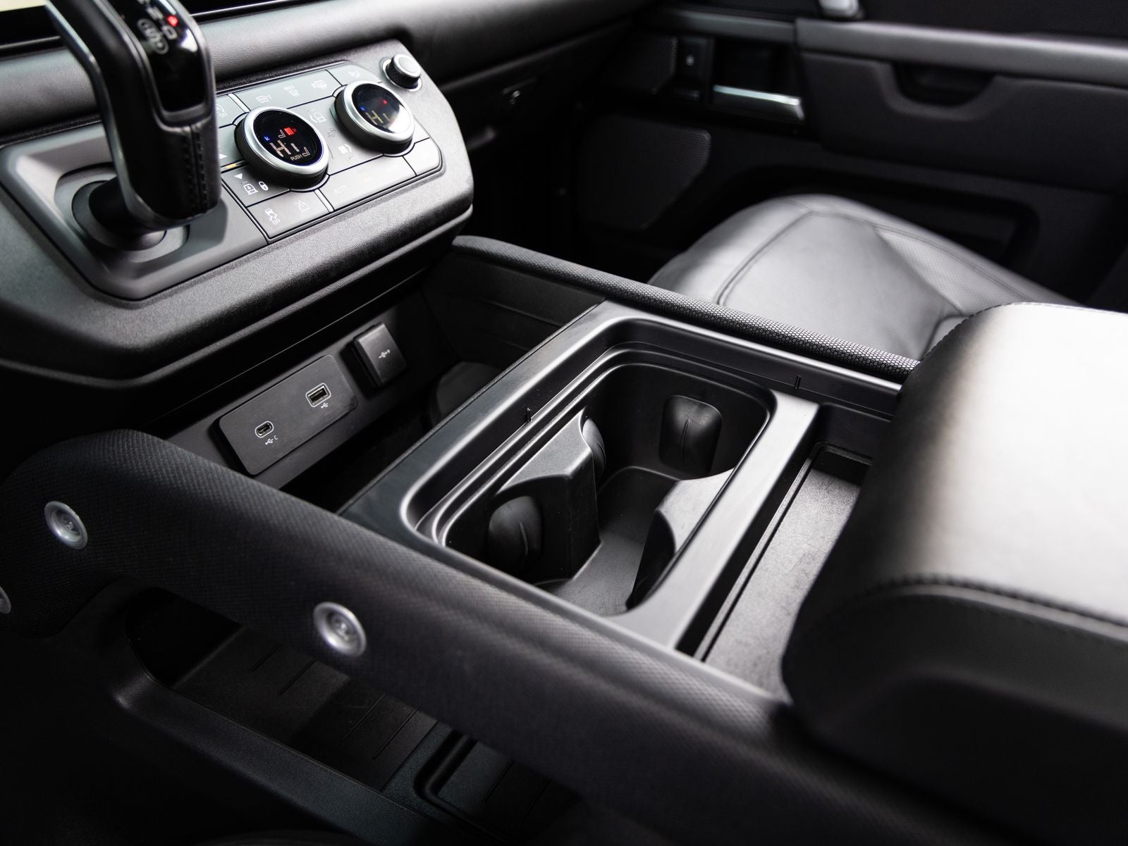 2024 Land Rover Defender Carpathian Edition