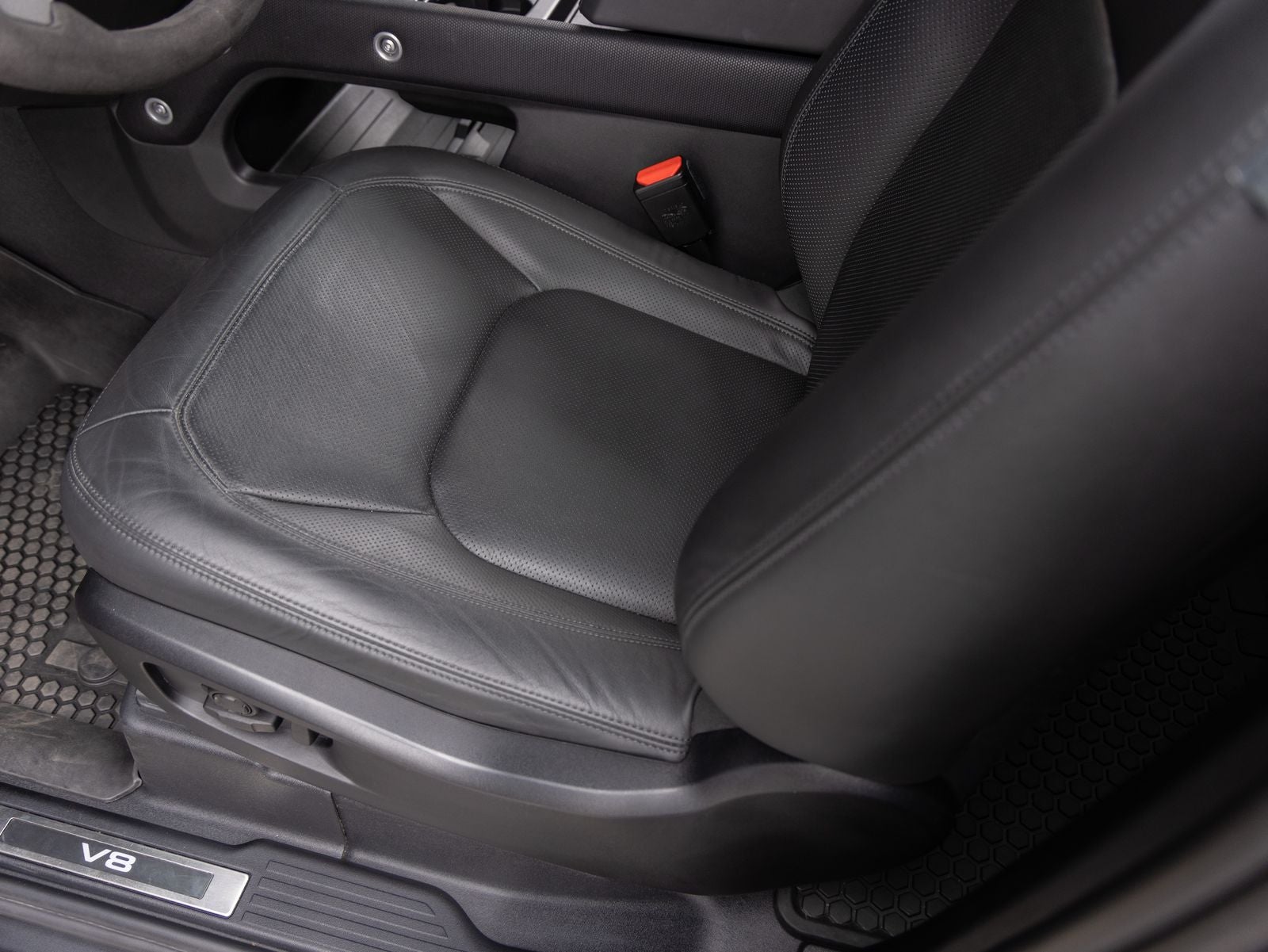 2024 Land Rover Defender Carpathian Edition