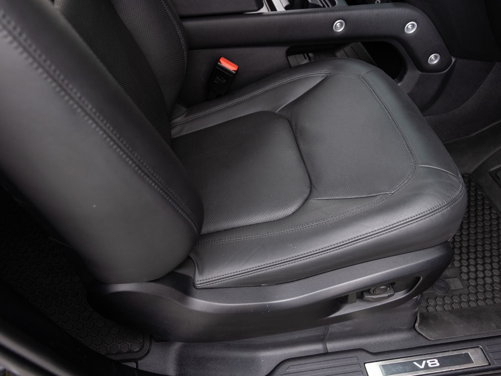 2024 Land Rover Defender Carpathian Edition