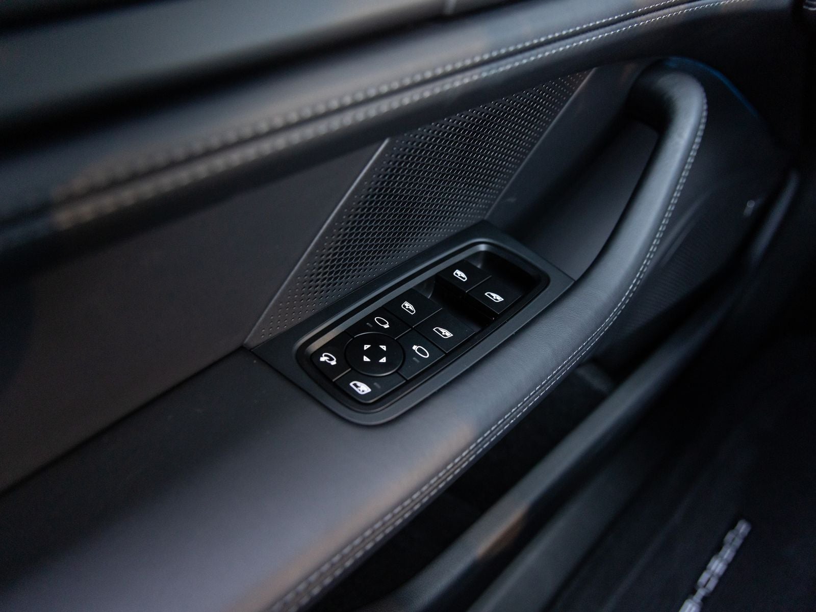 2026 Porsche Taycan Black Edition
