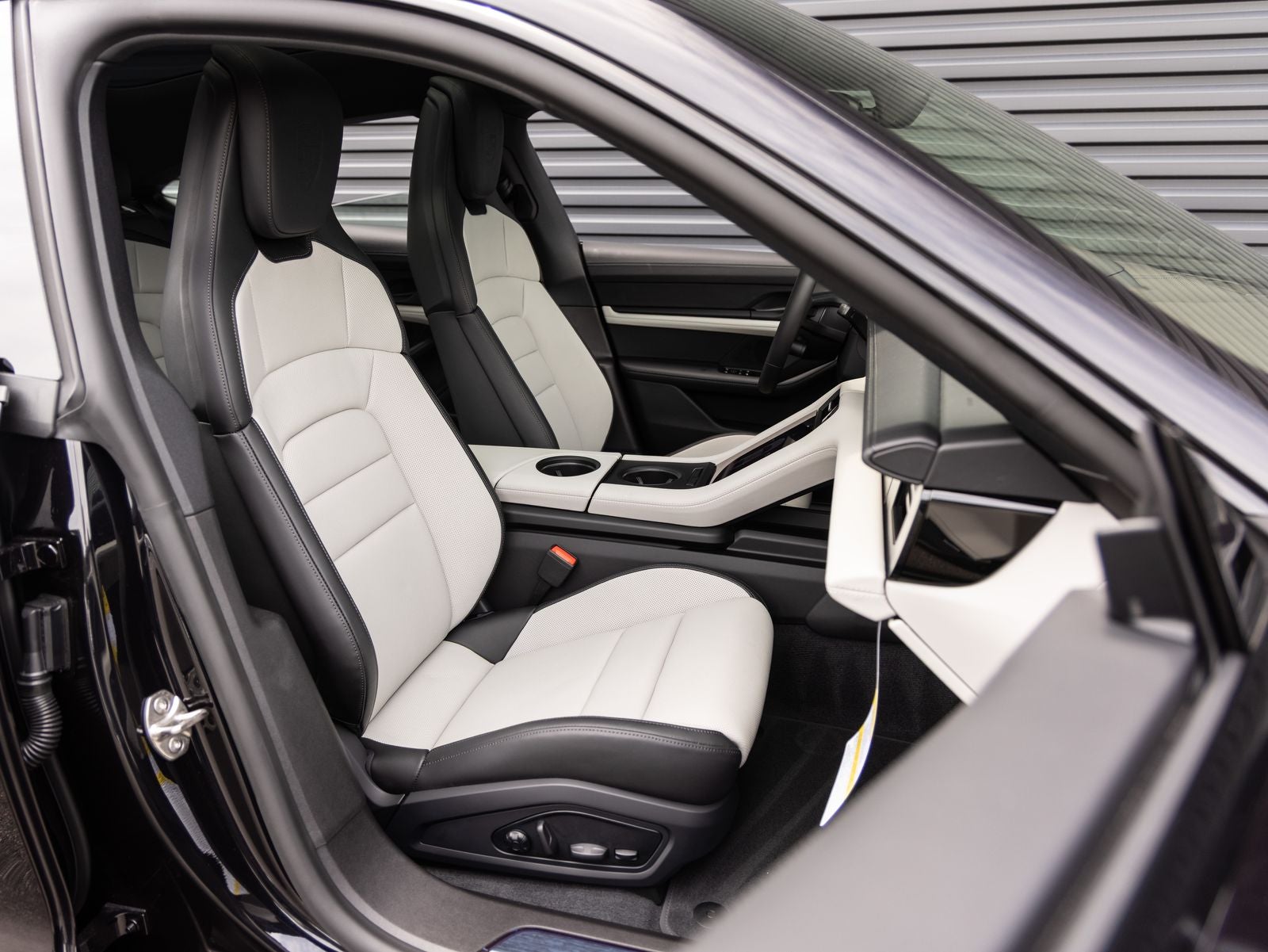 2026 Porsche Taycan Taycan 4 Black Edition