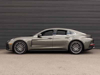 2026 Porsche Panamera 4