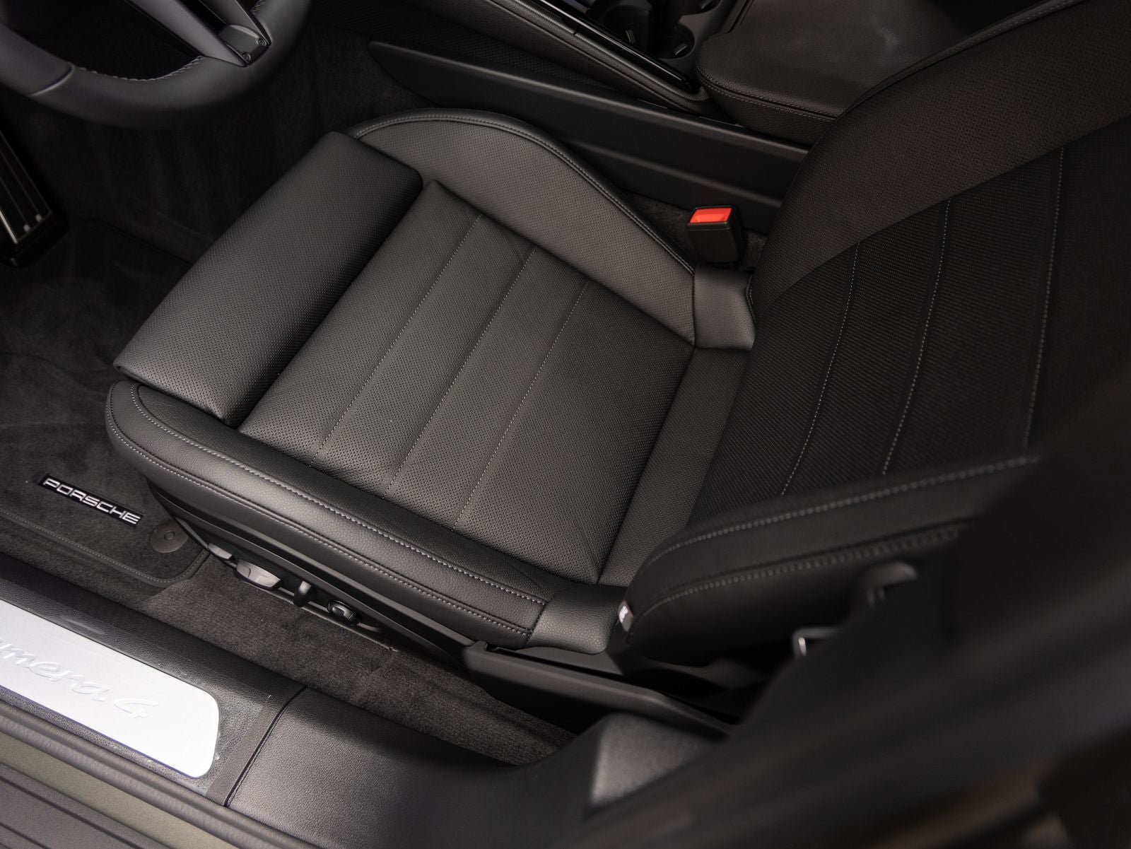 2026 Porsche Panamera 4