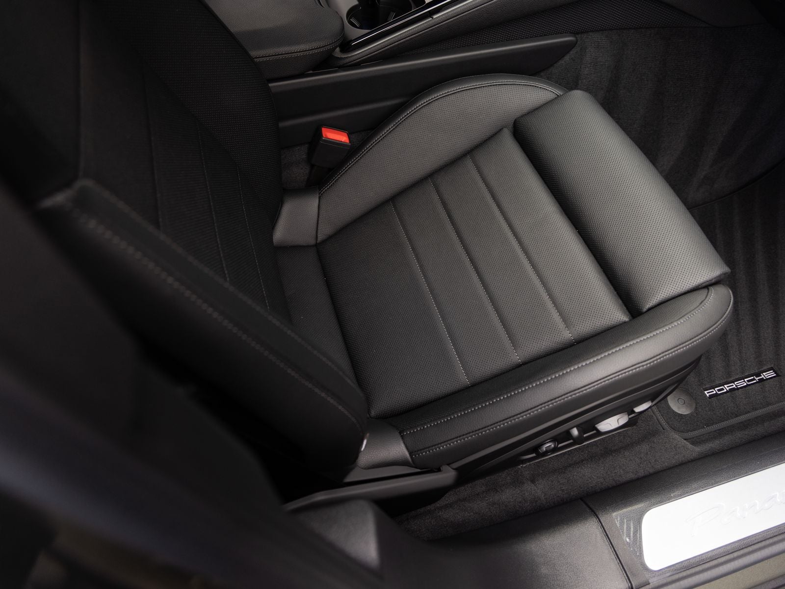 2026 Porsche Panamera 4