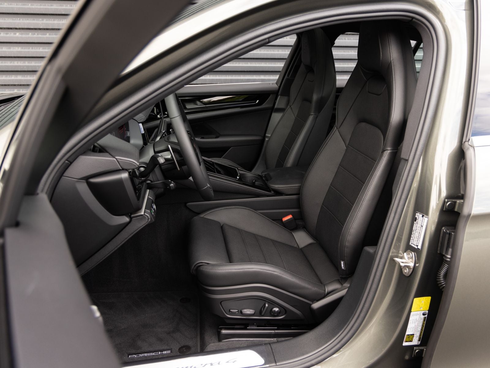 2026 Porsche Panamera 4