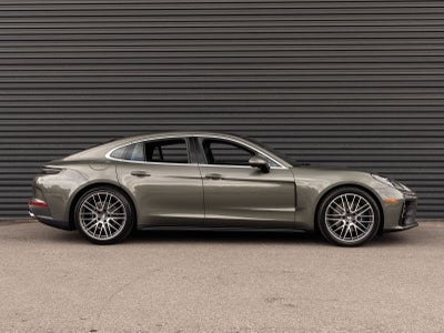2026 Porsche Panamera 4
