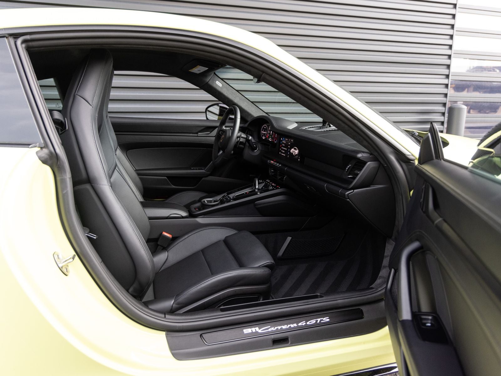 2025 Porsche 911 911 Carrera 4 GTS