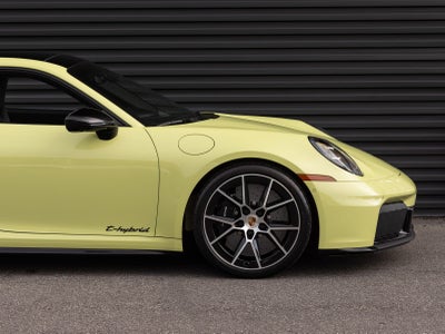 2025 Porsche 911 911 Carrera 4 GTS