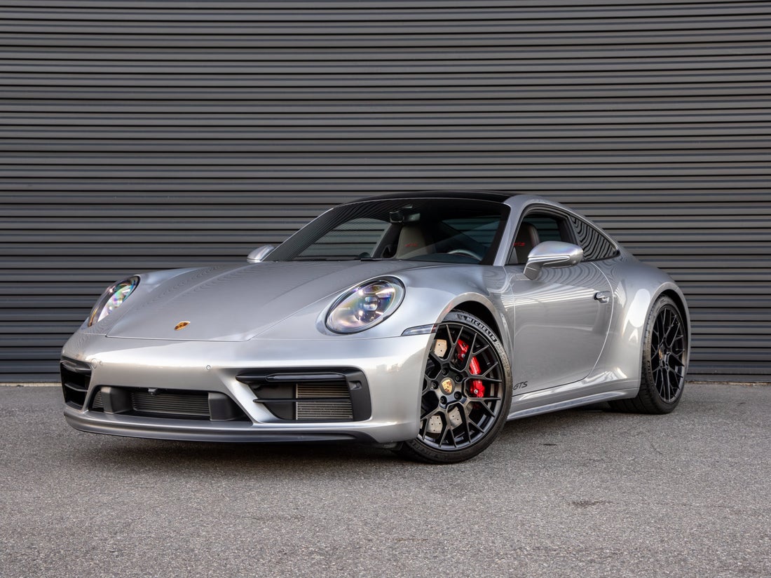 2024 Porsche 911 Carrera GTS — photo 1 of 36