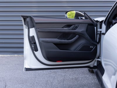 2025 Porsche Taycan Taycan GTS