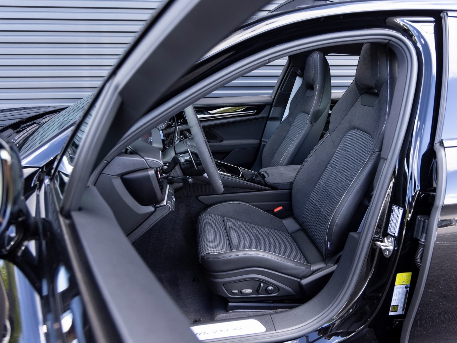 2025 Porsche Panamera Panamera 4 E-Hybrid