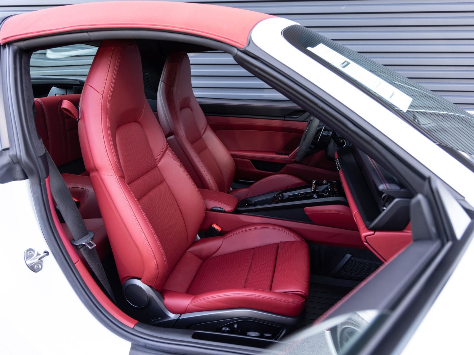 2024 Porsche 911 GTS - Photo 32