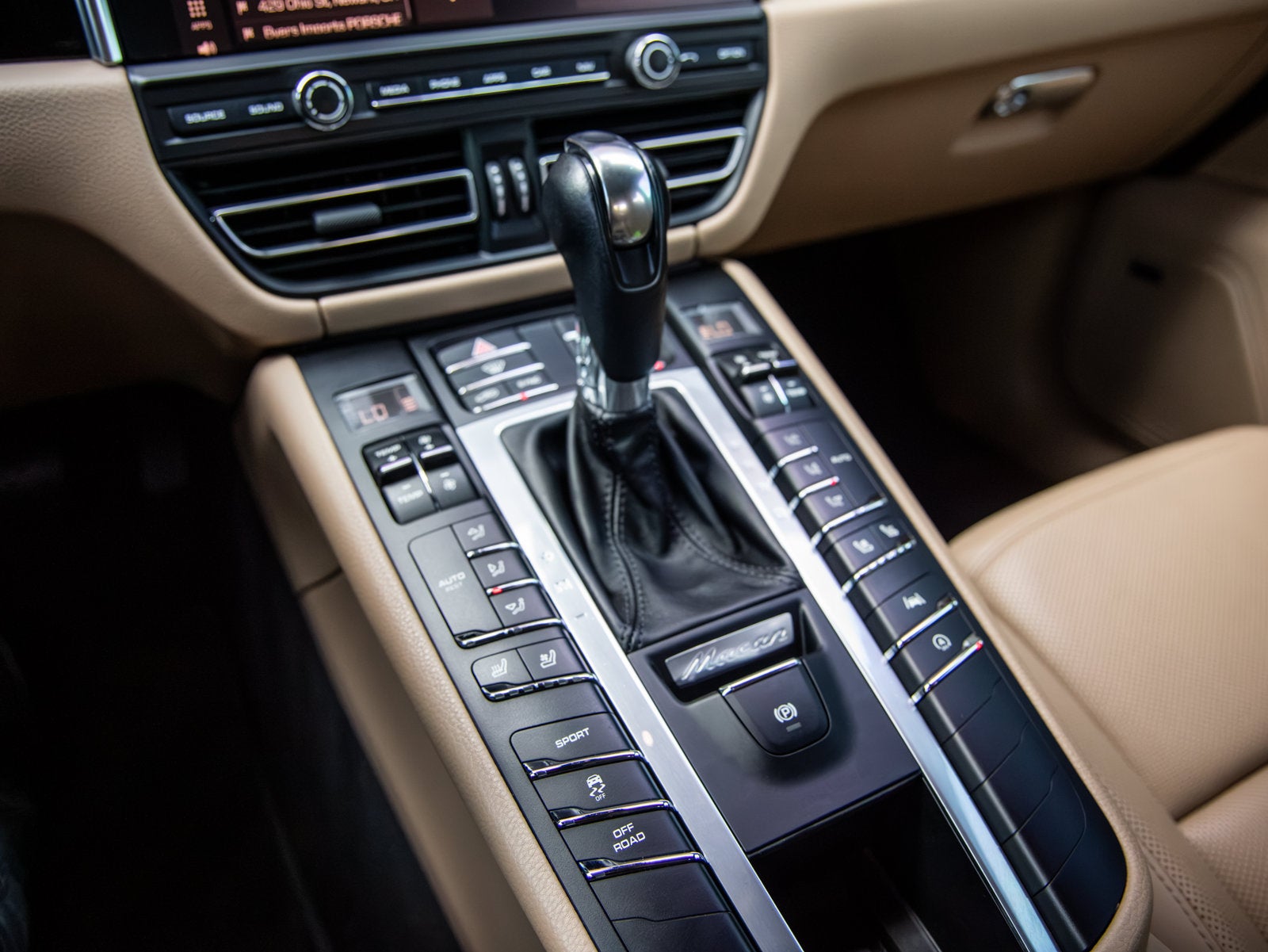 2021 Porsche Macan Macan