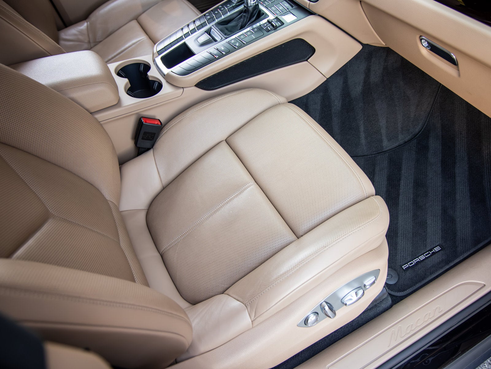 2021 Porsche Macan Macan