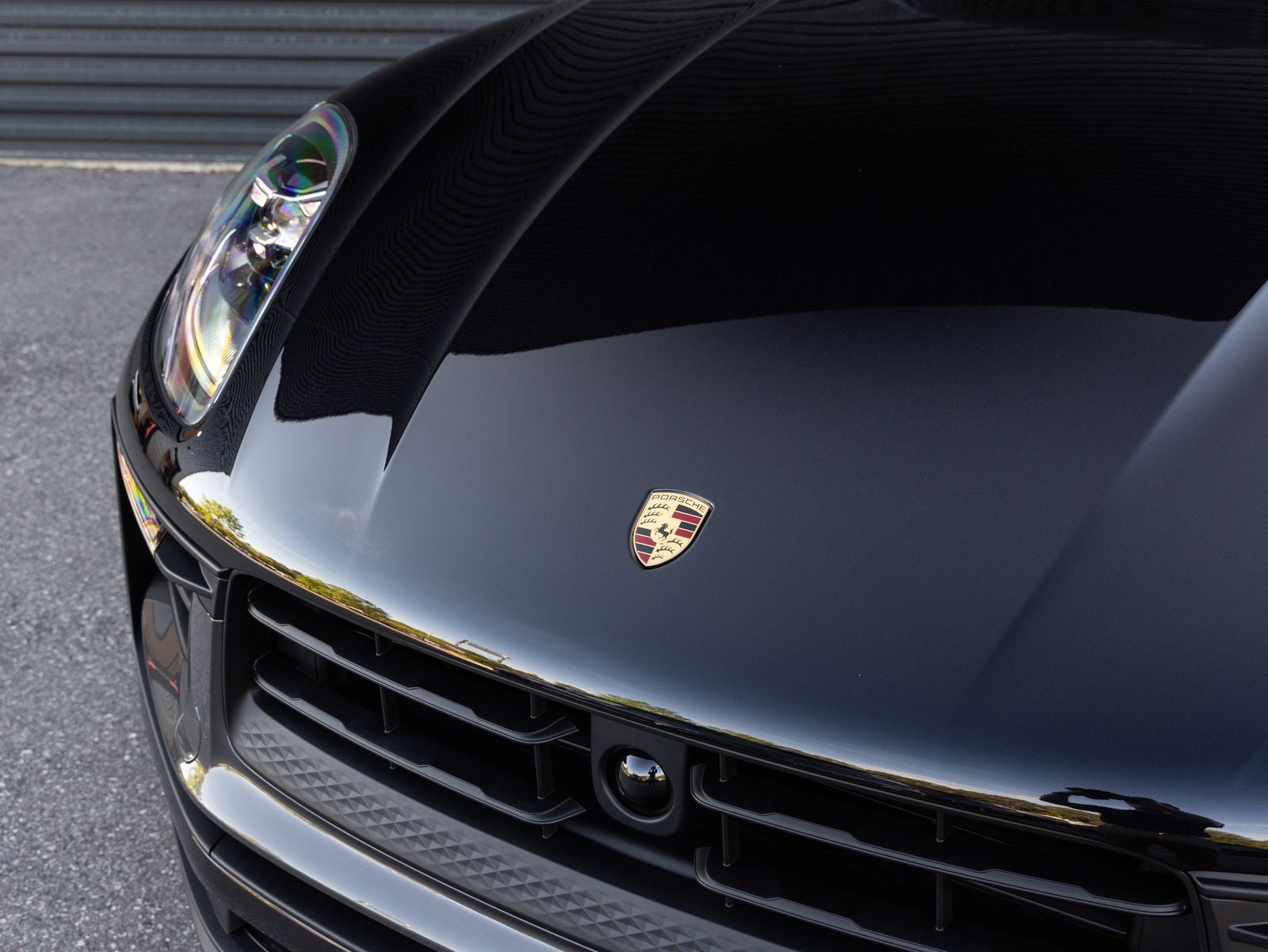 2025 Porsche Macan T