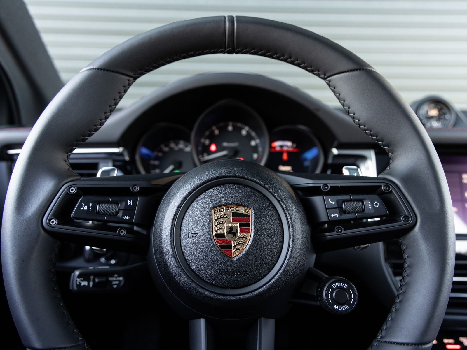 2025 Porsche Macan T