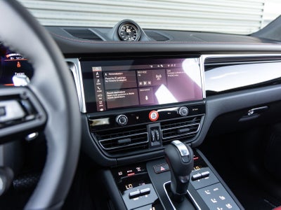 2025 Porsche Macan T