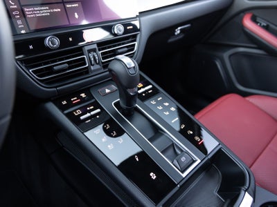 2025 Porsche Macan T