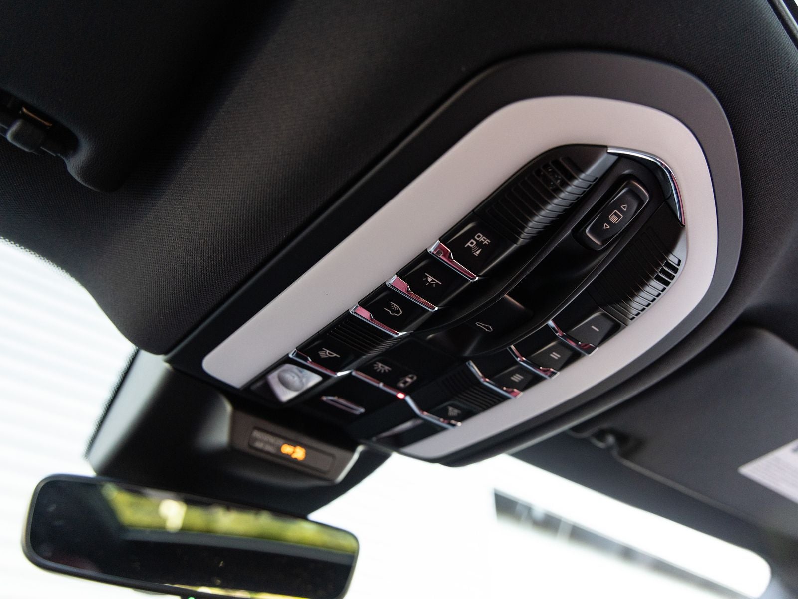 2025 Porsche Macan T