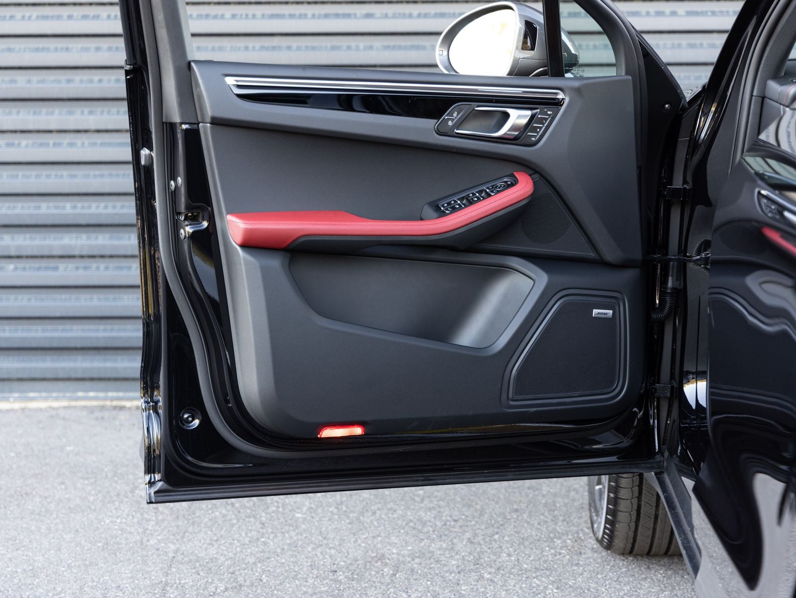 2025 Porsche Macan T