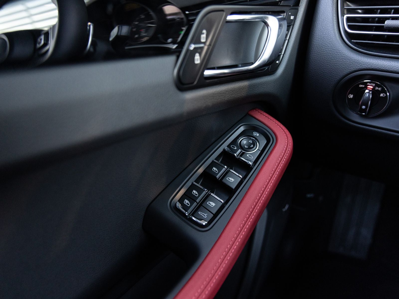 2025 Porsche Macan T