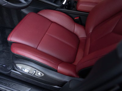 2025 Porsche Macan T