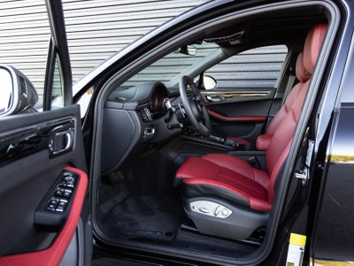 2025 Porsche Macan T