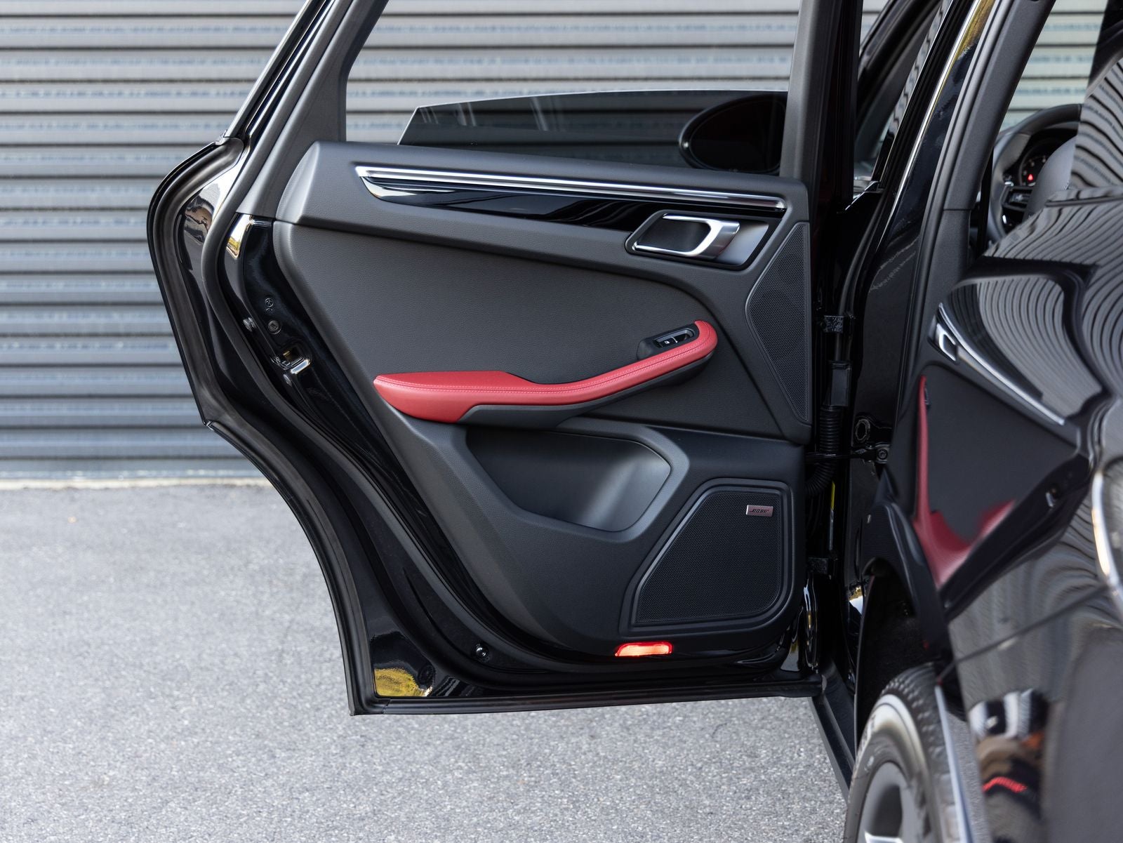 2025 Porsche Macan T