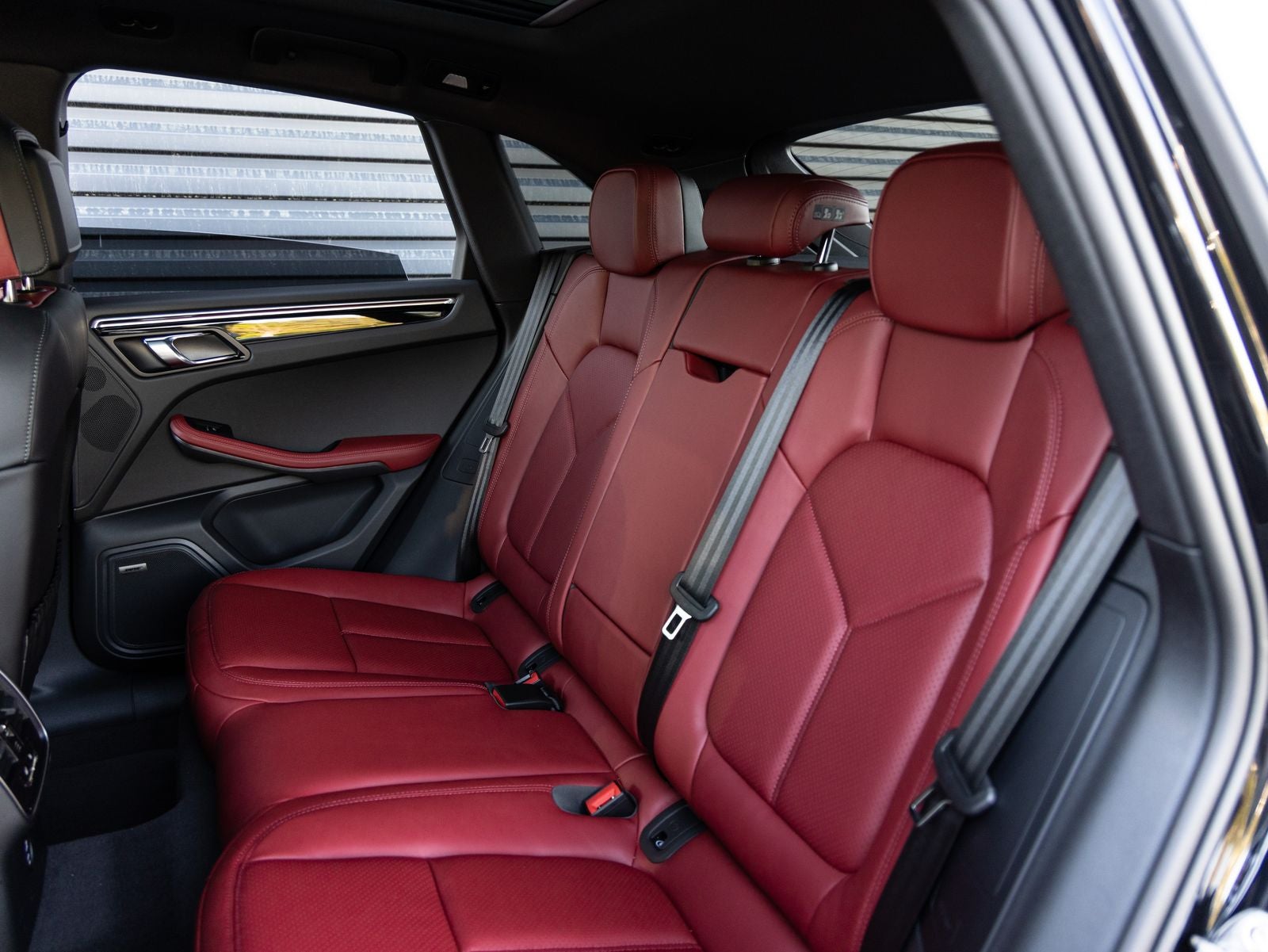 2025 Porsche Macan T