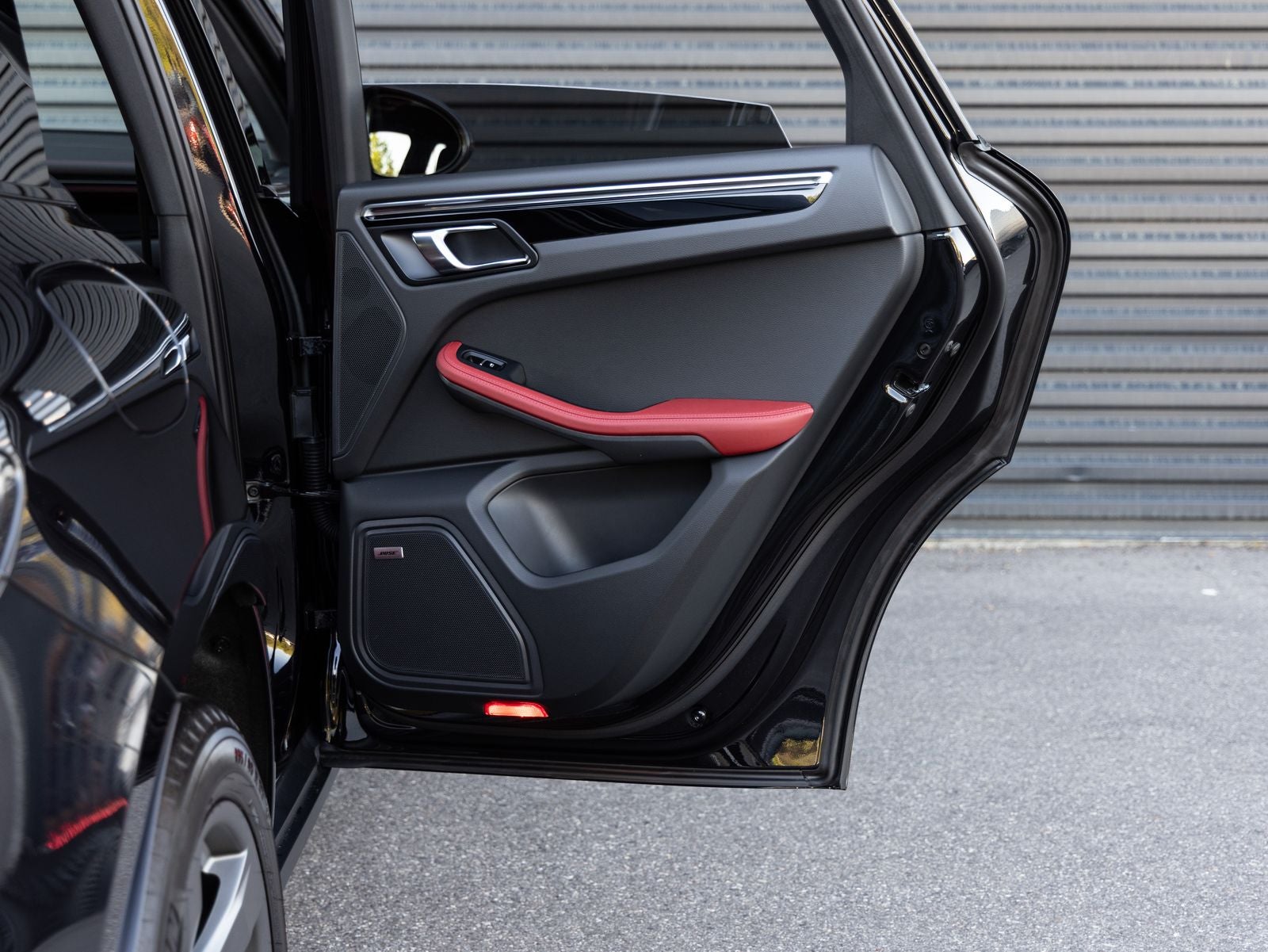 2025 Porsche Macan T