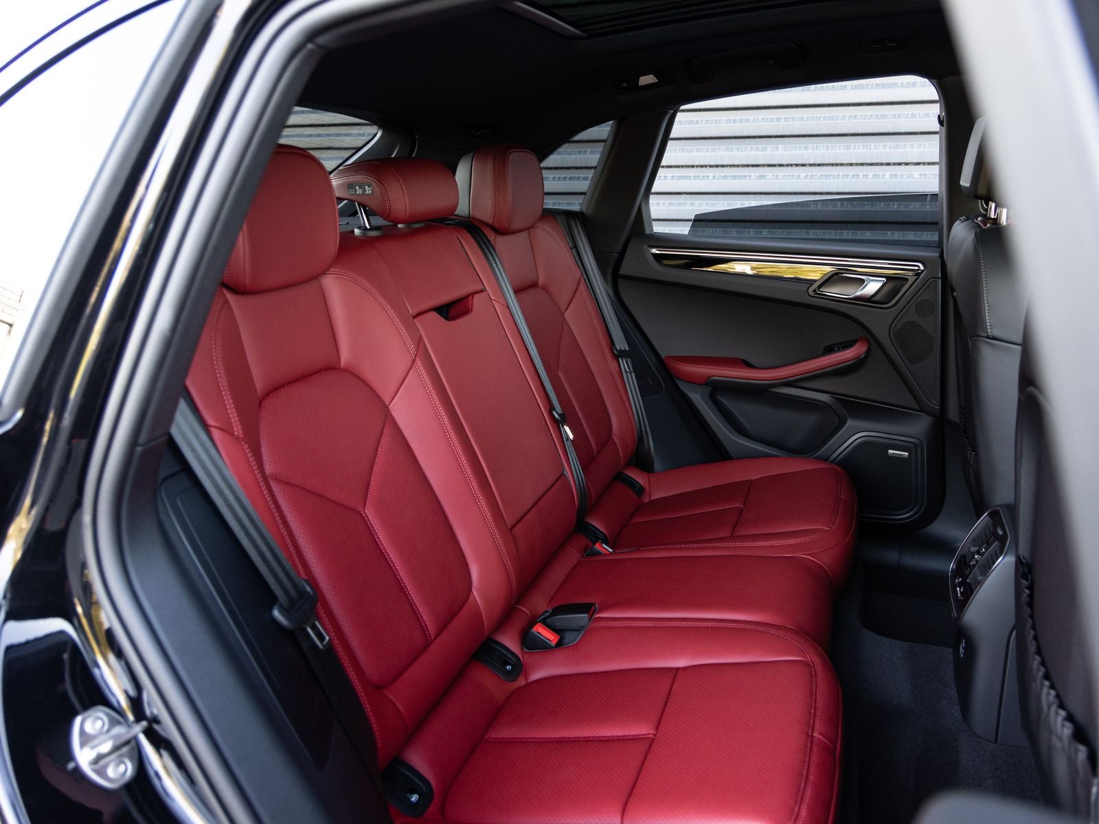 2025 Porsche Macan T