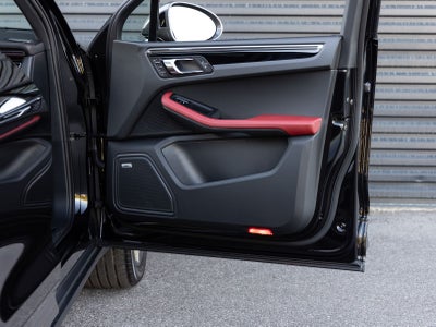 2025 Porsche Macan T