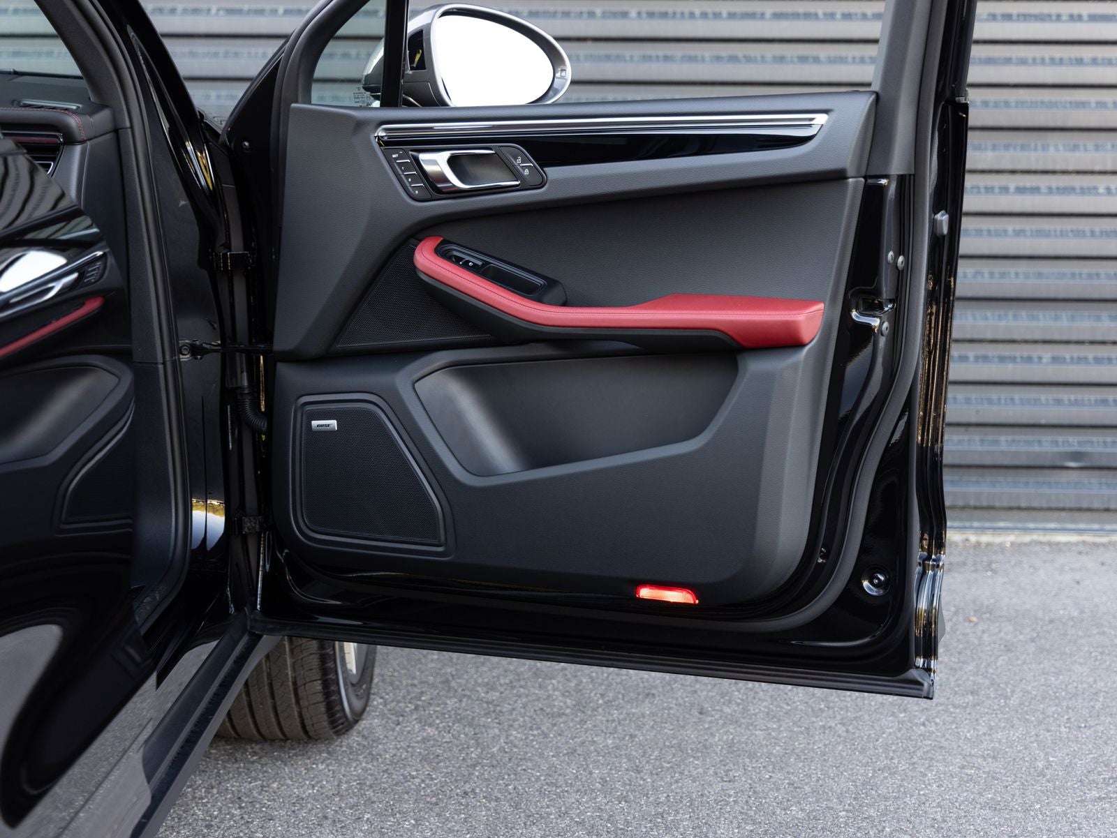 2025 Porsche Macan T