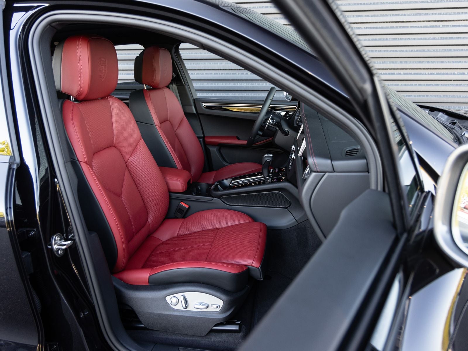 2025 Porsche Macan T