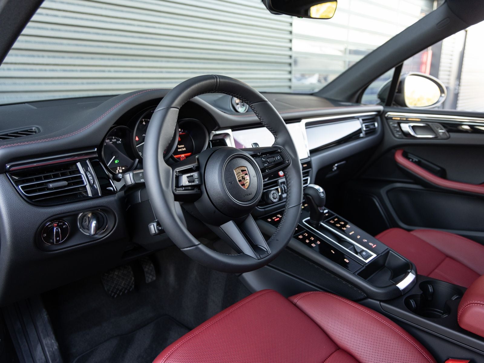 2025 Porsche Macan T