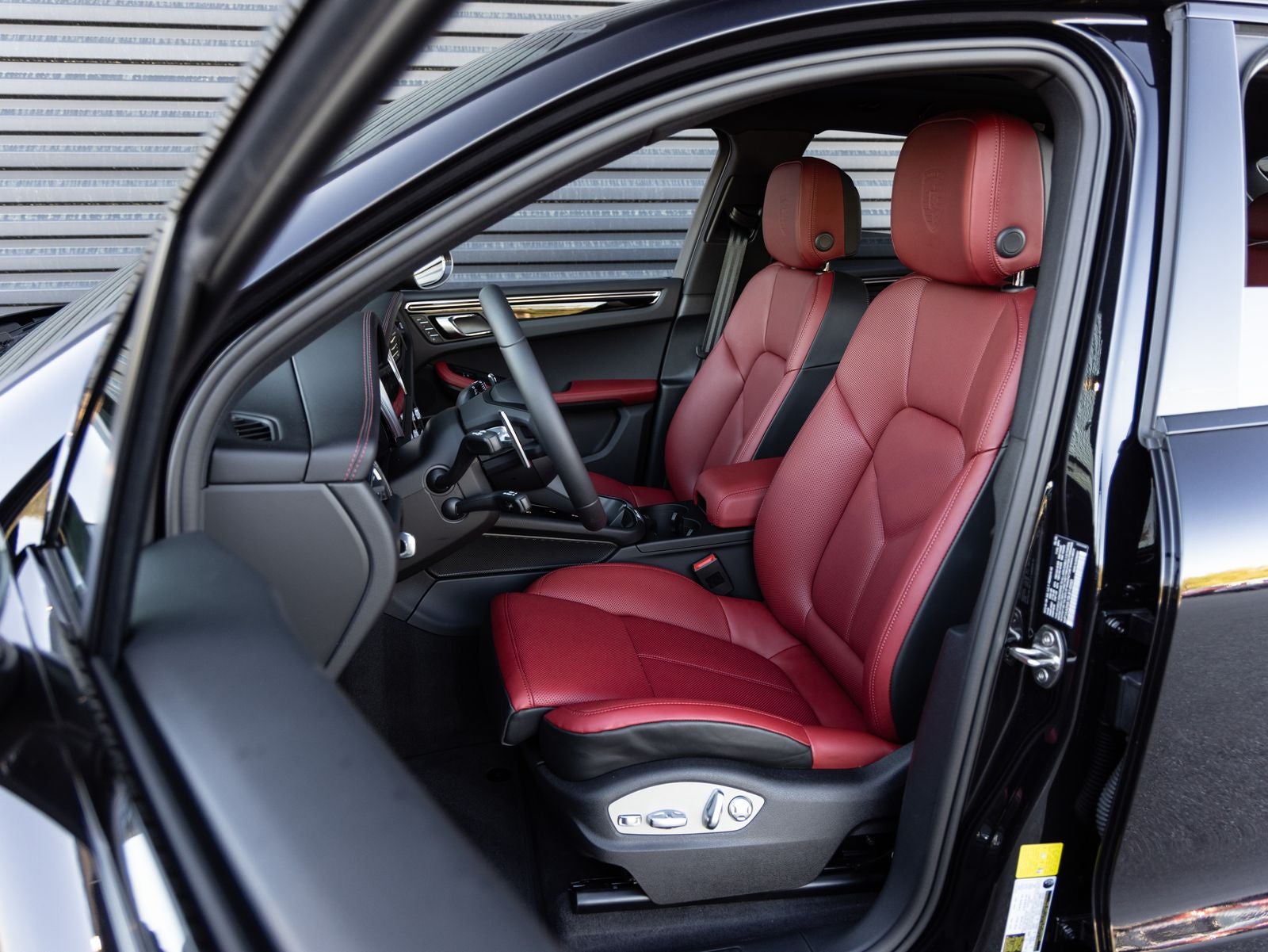 2025 Porsche Macan T