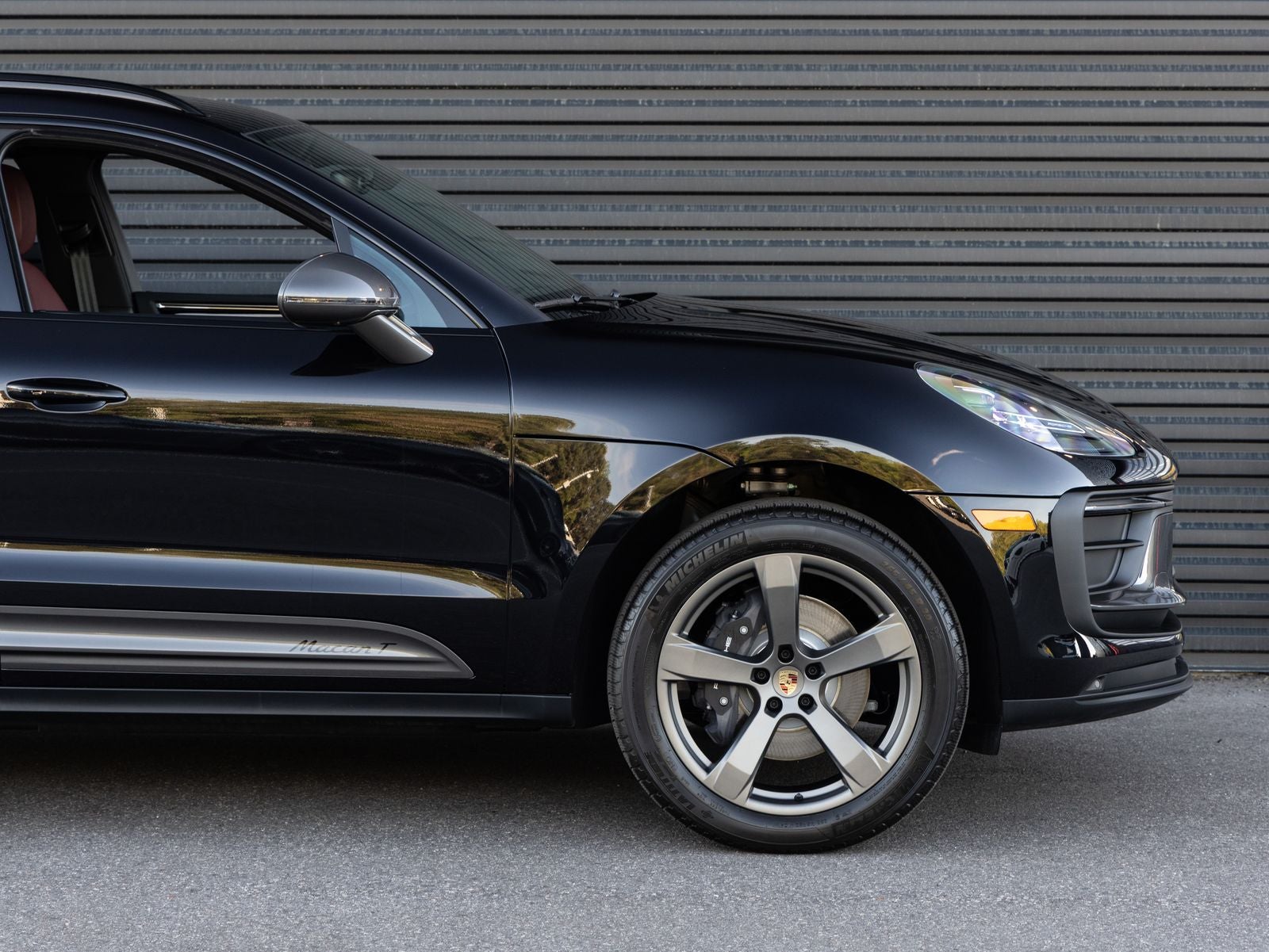 2025 Porsche Macan T