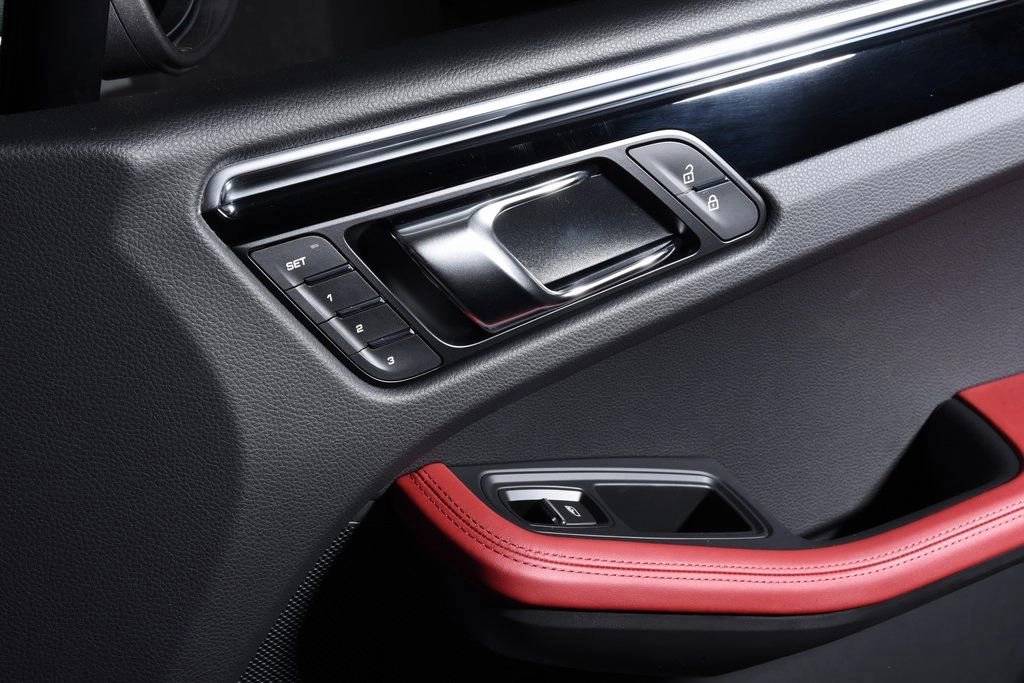 2025 Porsche Macan Macan T