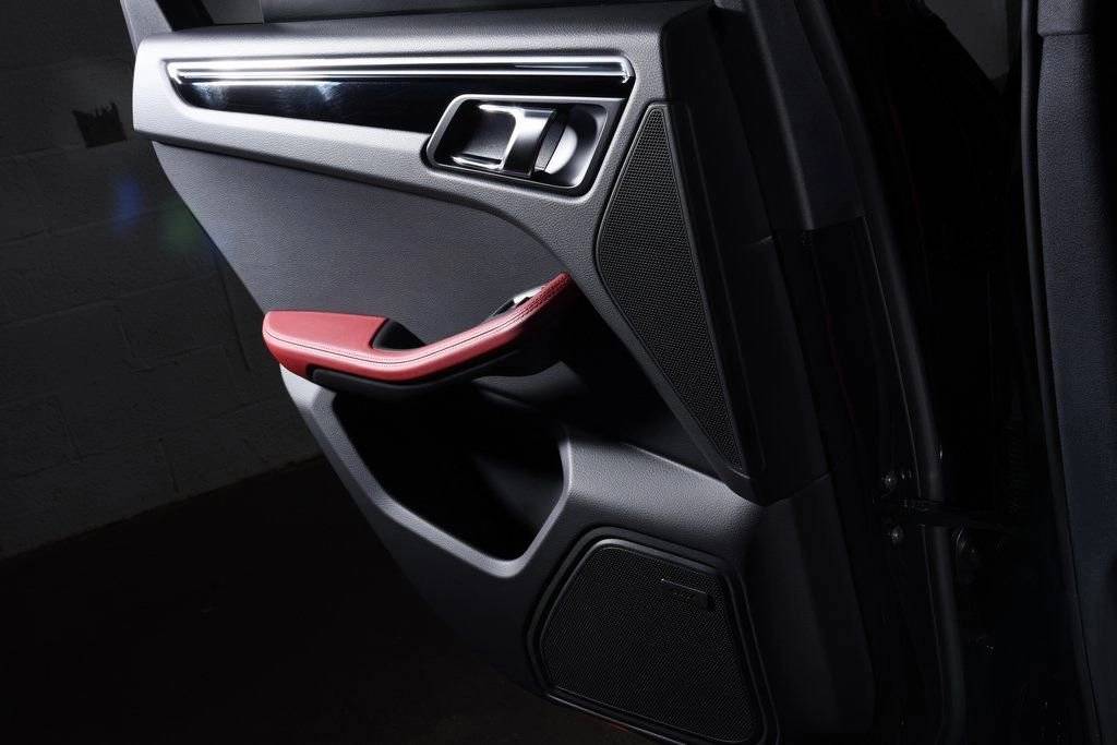 2025 Porsche Macan Macan T