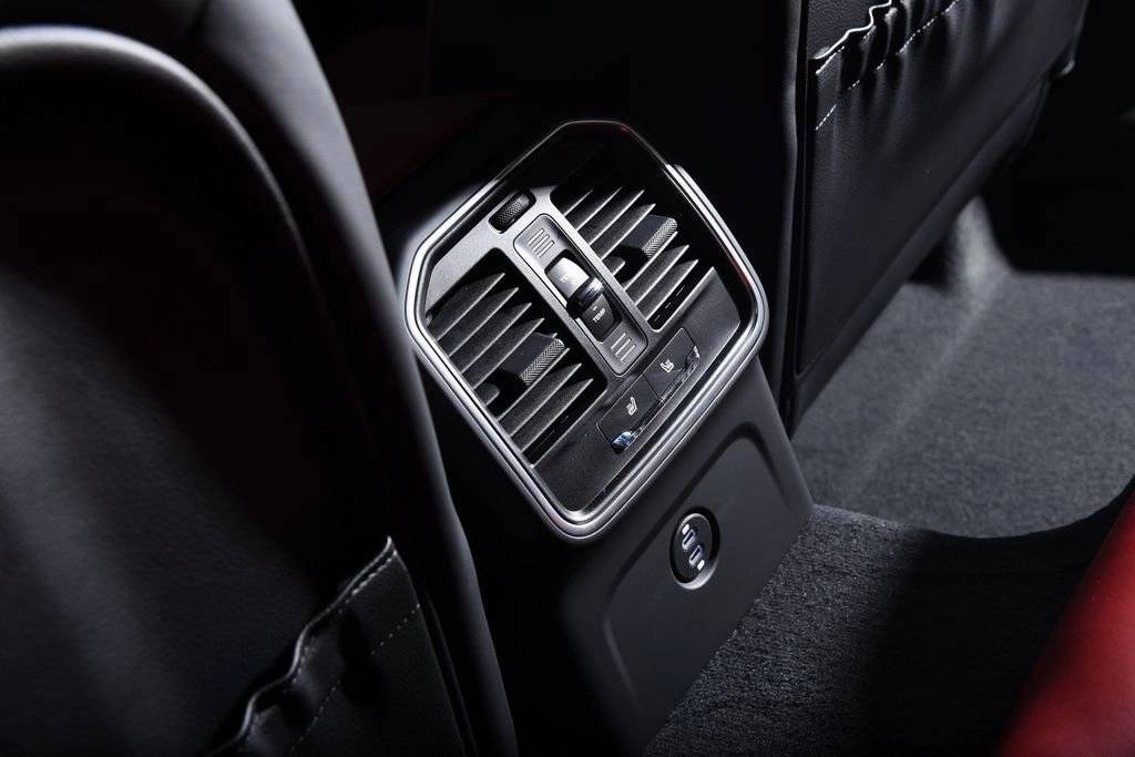 2025 Porsche Macan Macan T