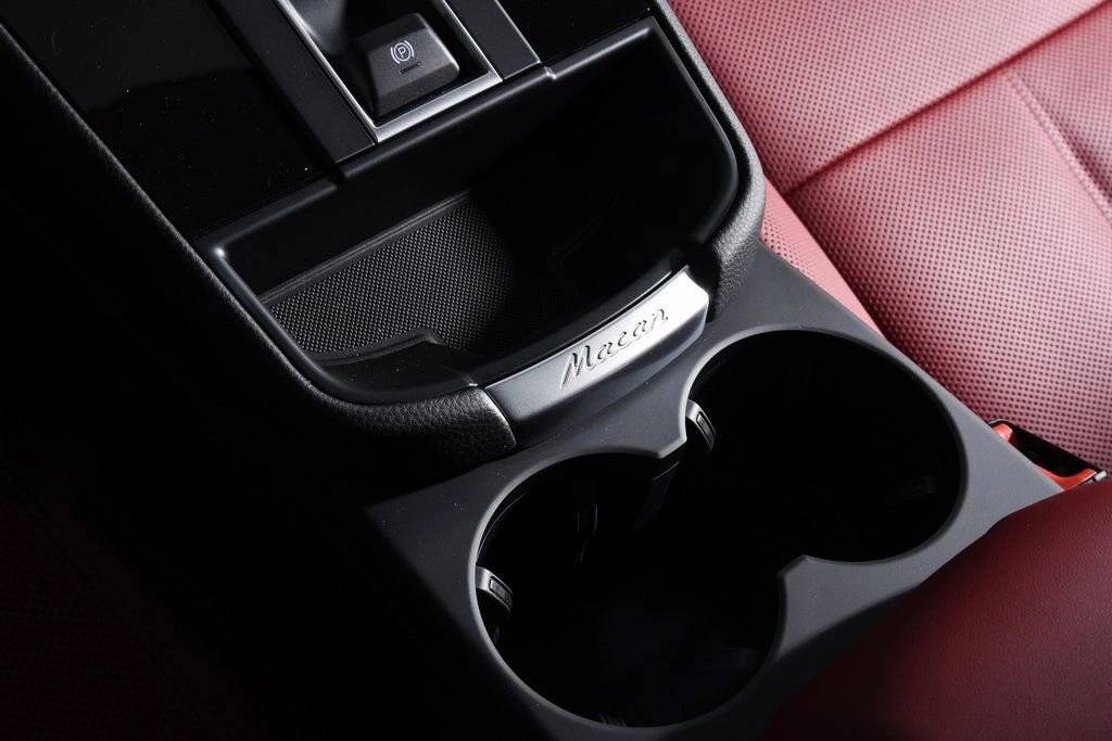 2025 Porsche Macan Macan T