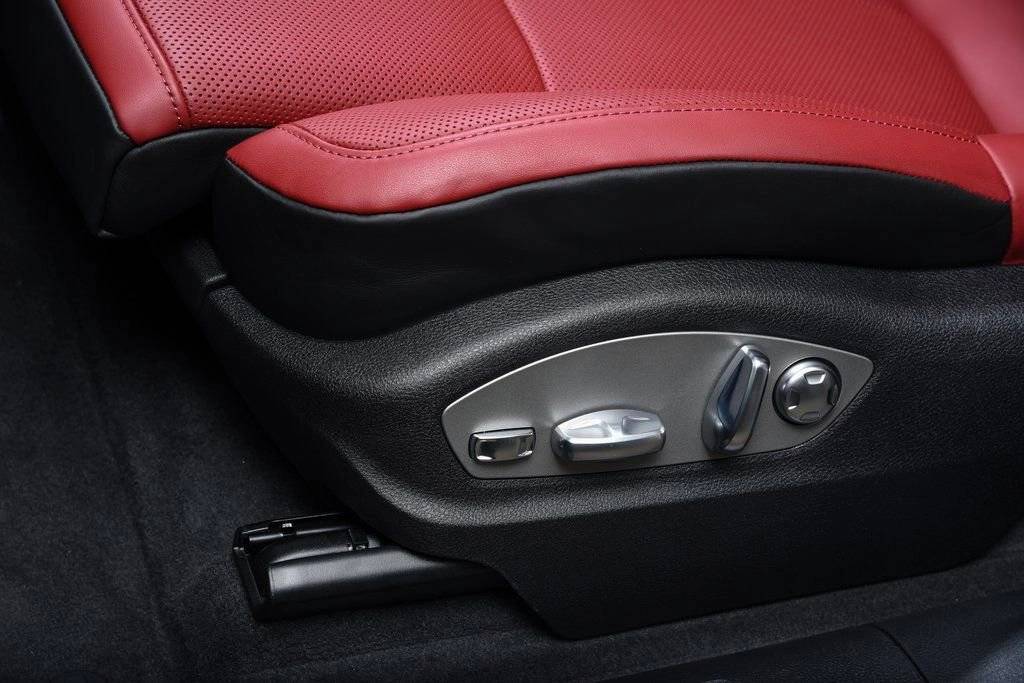 2025 Porsche Macan Macan T