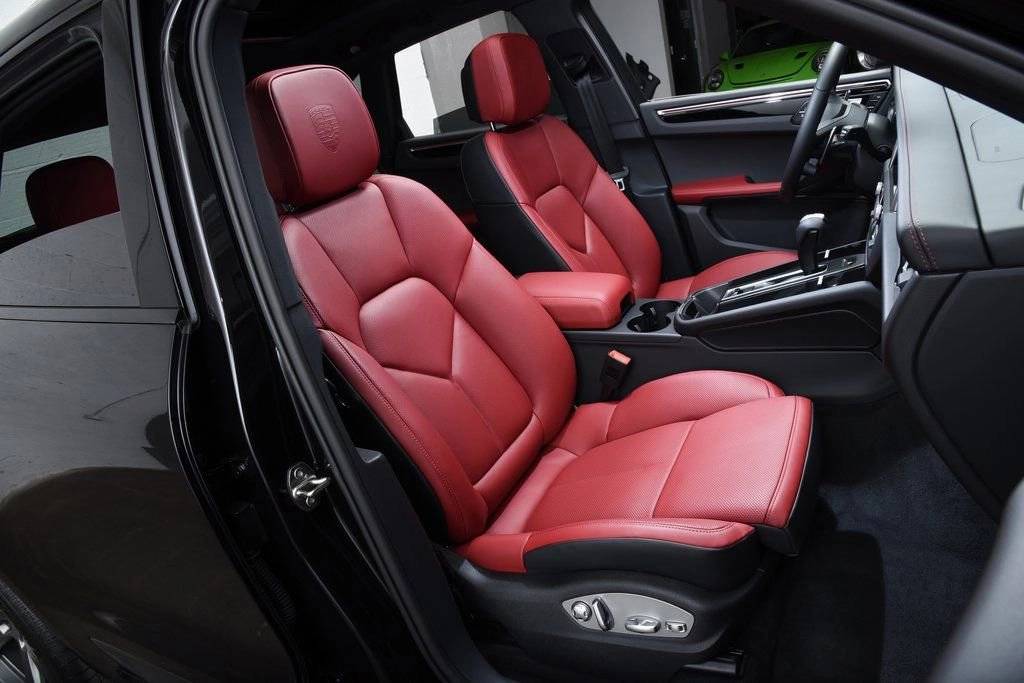 2025 Porsche Macan Macan T