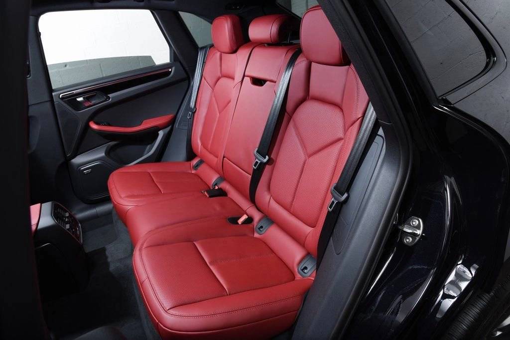 2025 Porsche Macan Macan T