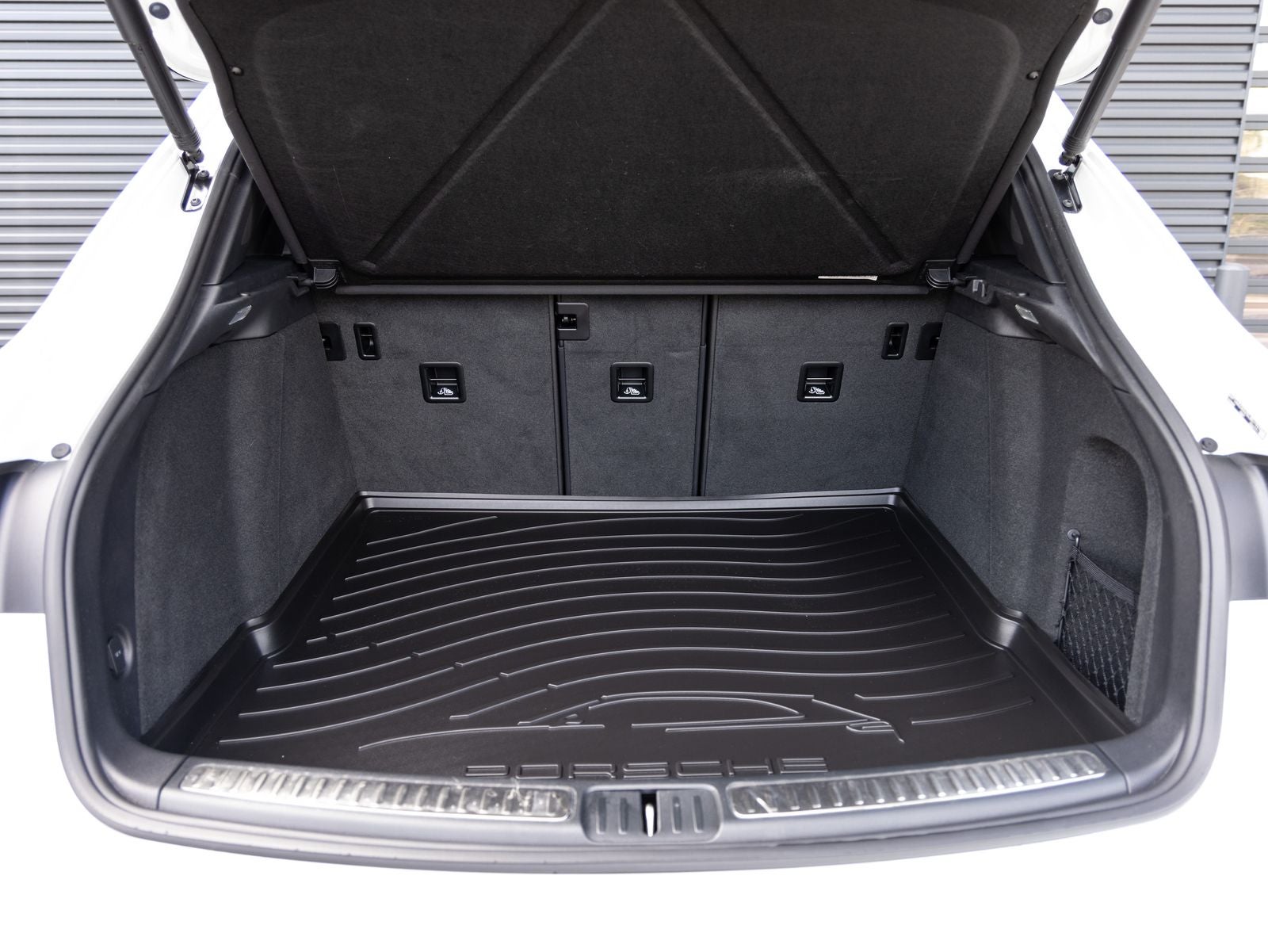 2025 Porsche Macan AWD
