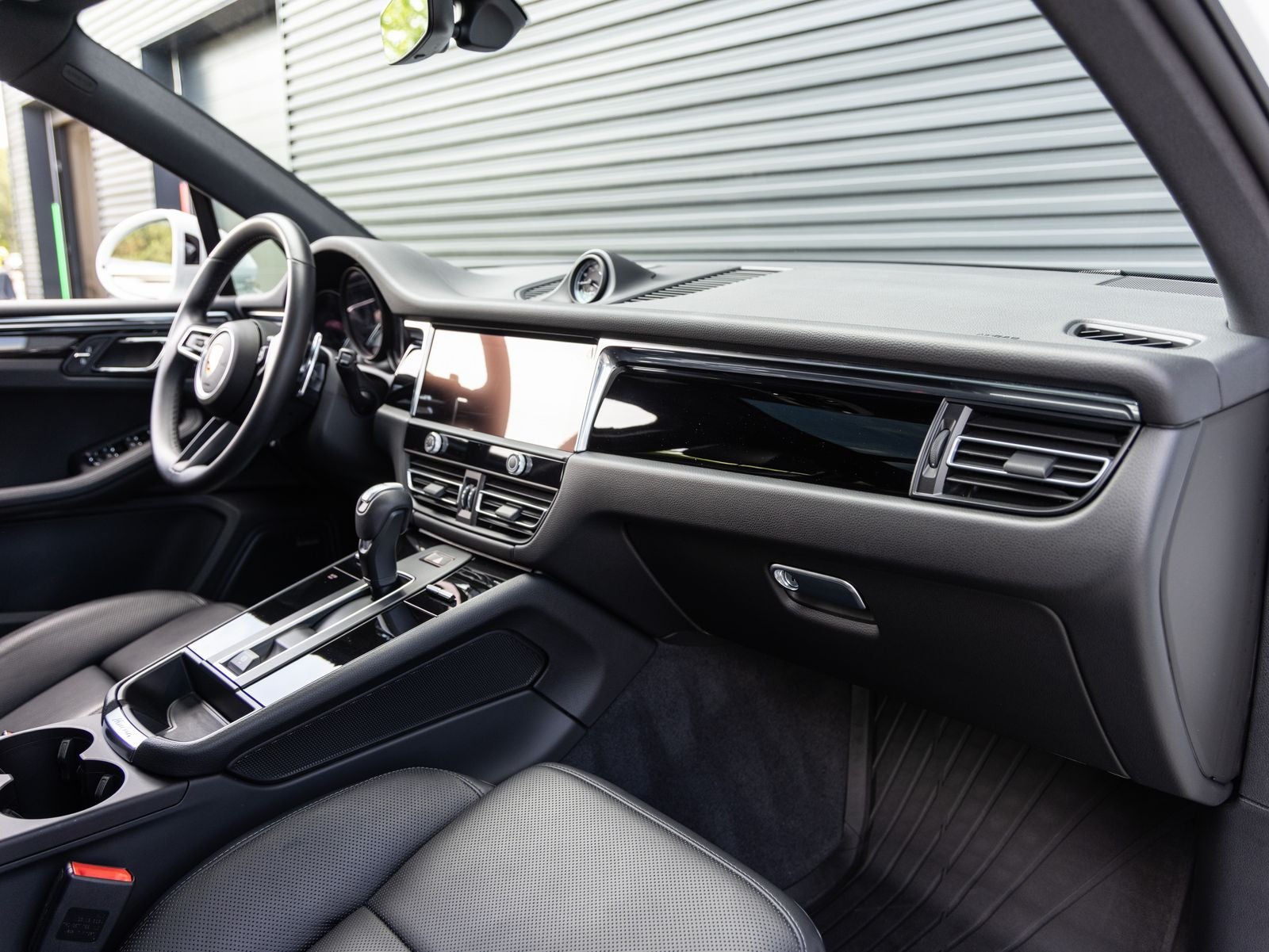 2025 Porsche Macan AWD