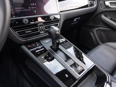 2025 Porsche Macan AWD