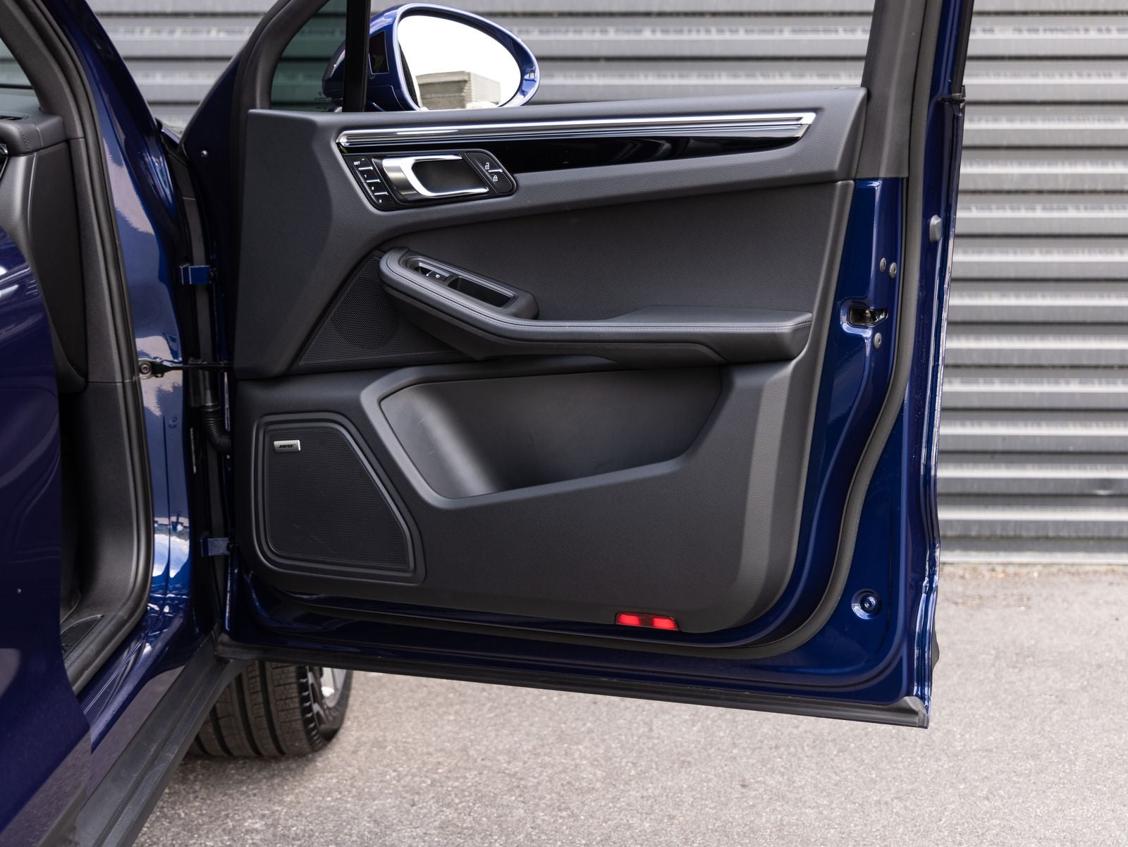 2025 Porsche Macan AWD